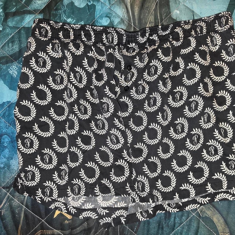 Victorias Secret PINK Black White Laurel Wreath P Monogram Pajama Shorts XS